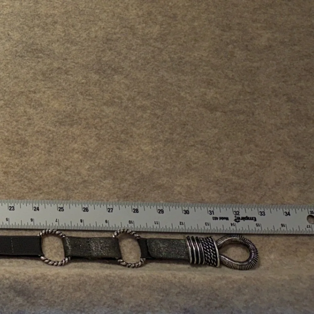 Sandy Duftler Belt Size 32 Metallic Leather Elastic Silver Toggle Mixed Media